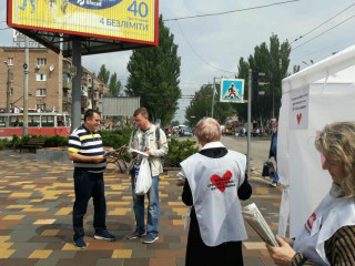 В выходные дни депутаты Металлургического районного совета также организовали работу открытых общественных приемных партии «Батьківщина»