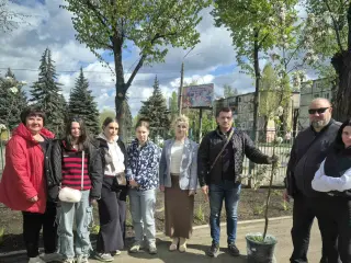 🌸🇺🇦 Пам’ять, що розквітає: на вшанування героїв-випускників.