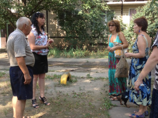 Під час зустрічей з городянами депутати надають консультації.