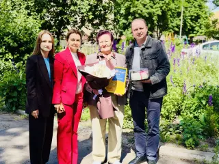 Голова ГО «За рідне місто» Ольга Бабенко разом із депутатом Дніпропетровської обласної ради Марією Бабенко та Ігорем Вовкозубом привітали Реріх Лідію Павлівну з поважним ювілеєм — 85-річчям.