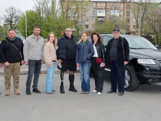 Сьогодні Ольга Бабенко передала відремонтований автомобіль воїну-Герою — Сергію Волкову, розвіднику 23-ї ОМБр. 🇺🇦