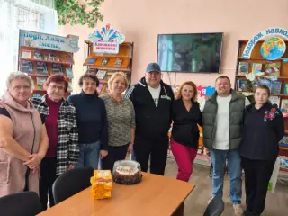 З нагоди Всеукраїнського дня бібліотек, від імені голови організації Ольги Бабенко привітали колектив бібліотеки-філії №15 КЗУ «Міська дитяча бібліотека».