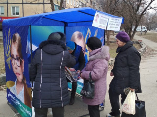 На открытых общественных приемных ВО «Батьківщина» было многолюдно