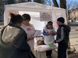 19 февраля информационные палатки ВО «Батьківщина» снова работали на улицах Кривого Рога