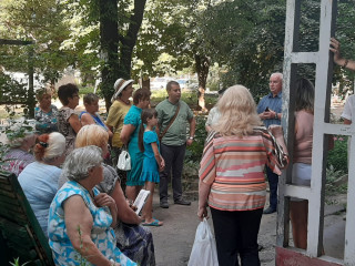 О крышах, колодцах и дорогах. Жители Покровской – на встрече с Вадимом Мирзояном