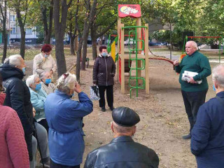 На Сонячному - немає освітлення у дворах, на Космонавтів - цілком земні труднощі