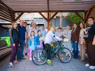 З нагоди Дня усиновлення, голова ГО «За рідне місто» Ольга Бабенко разом із депутатом облради Марією Бабенко провели зустріч з родиною Рустамових.