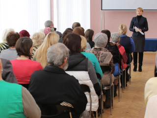 В Центрально-Городском территориальном центре социального обслуживания населения состоялась встреча руководителя депутатской группы ВО «Батьківщина» в Криворожском городском совете Ольги Баб