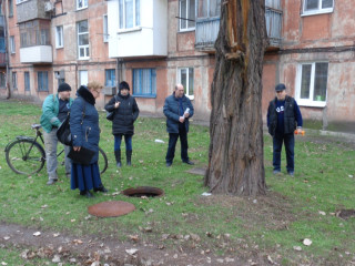 Мешканці будинку з несправною каналізацією чекають результатів роботи комісії