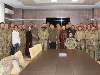 Шановні добровольці, захисники України! Прийміть найщиріші вітання з Днем українського добровольця!