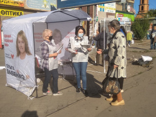 В каждом районе города стоят палатки, на которых вы можете узнать больше об Ольге Бабенко