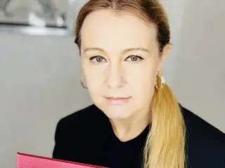 Щиро вітаємо, Ольгe Бабенко - голову ГО "За рідне місто", з отриманням почесного звання та врученням диплому Почесного члена Академія гірничих наук України!