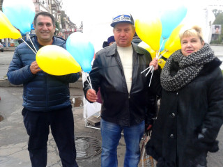 Активісти металургійної районної організації привітали городян з Днем захисника України