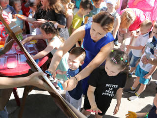 Ольга Бабенко организовала праздничное мероприятие деткам, которых коснулась война, накануне дня ребенка