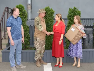 Ольга Бабенко передала військовим обладнання для зв'язку