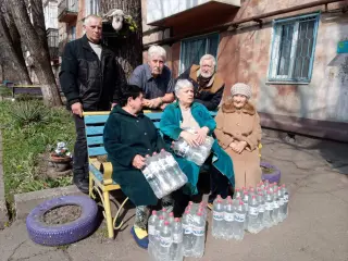 💧 У рамках турботи про мешканців району та підтримки людей у непростих умовах команда ГО «За рідне місто», яку очолює Ольга Бабенко, продовжує реалізовувати важливі соціальні ініціативи.