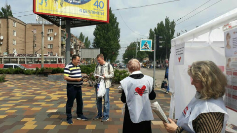 В выходные дни депутаты Металлургического районного совета также организовали работу открытых общественных приемных партии «Батьківщина»