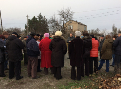 Жителі Довгинцівського району просять організувати прибирання громадських місць