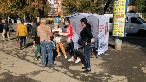 На агитационных палатках Ольги Бабенко можно ознакомиться с ее программой