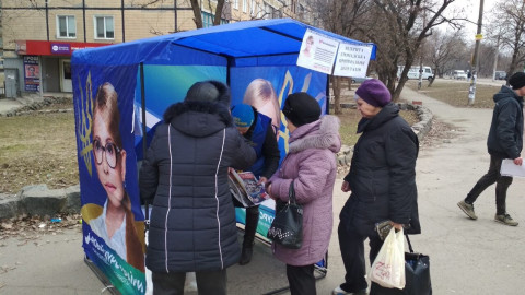 На открытых общественных приемных ВО «Батьківщина» было многолюдно