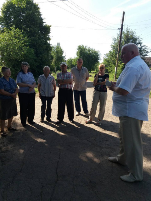 Люди продовжують порушувати важливі для них питання на зустрічах з депутатами ВО «Батьківщина»