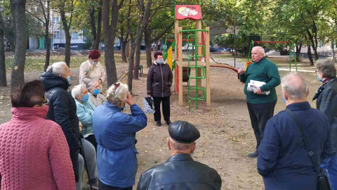 На Солнечном – нет освещения ао дворах, на Космонавтов – вполне земные  трудности