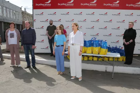 З нагоди 250-річчя міста Кривого Рогу, Ольга Бабенко привітала заслужених мешканців міста та надала їм продуктові набори