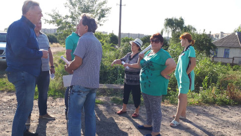 Без света, дорог и ливневок. Жители Соколиной – на встрече с Михаилом Карым