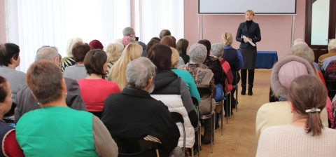 В Центрально-Городском территориальном центре социального обслуживания населения состоялась встреча руководителя депутатской группы ВО «Батьківщина» в Криворожском городском совете Ольги Баб