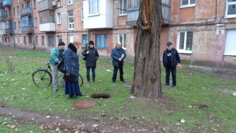 Мешканці будинку з несправною каналізацією чекають результатів роботи комісії