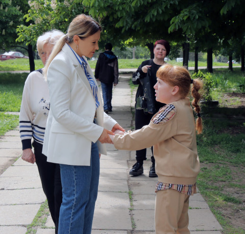 Сім'ї з людьми з інвалідністю та ті, що виховують дітей з інвалідністю, отримали набори вітамінів