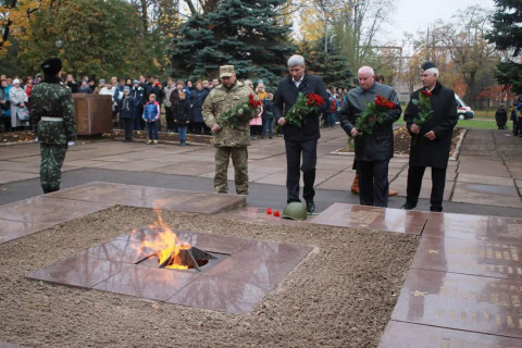 Вічна пам'ять героям-визволителям!