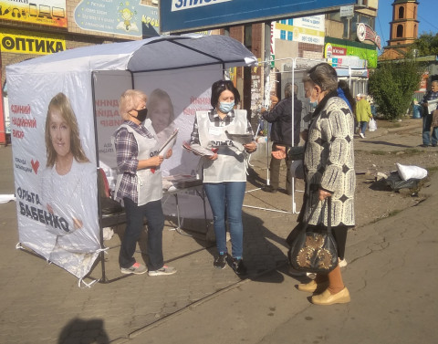 В каждом районе города стоят палатки, на которых вы можете узнать больше об Ольге Бабенко