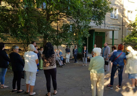 Три камня преткновения для жителей одного дома по Свято-Николаевской