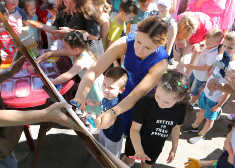 Ольга Бабенко организовала праздничное мероприятие деткам, которых коснулась война, накануне дня ребенка