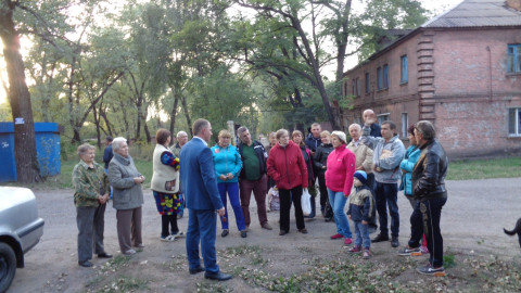 Жители НКГОКа просят помочь в благоустройстве микрорайона