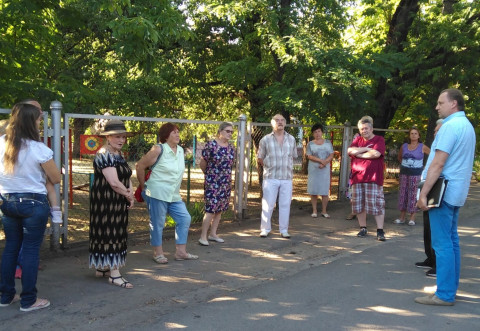 Щури захопили підвал, перехід поріс травою, дорога без ремонту півстоліття